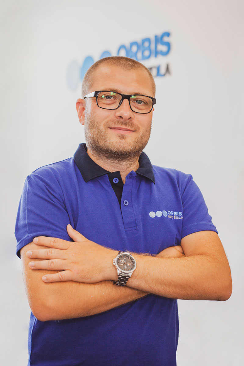 Auto skola Orbis instruktor voznje George Caran